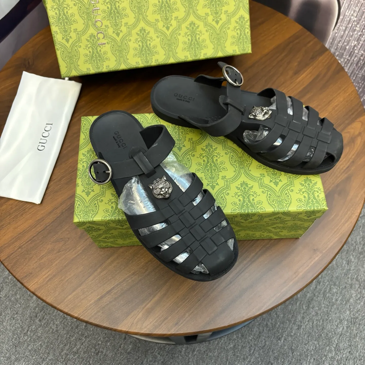 Men's shoes 260💰 [Gucci] Counter quality, top-quality original goods, real photos! Original TPU material, fine workmanship, comfortable; genuine 1:1 replica Size: 38 ~ 46